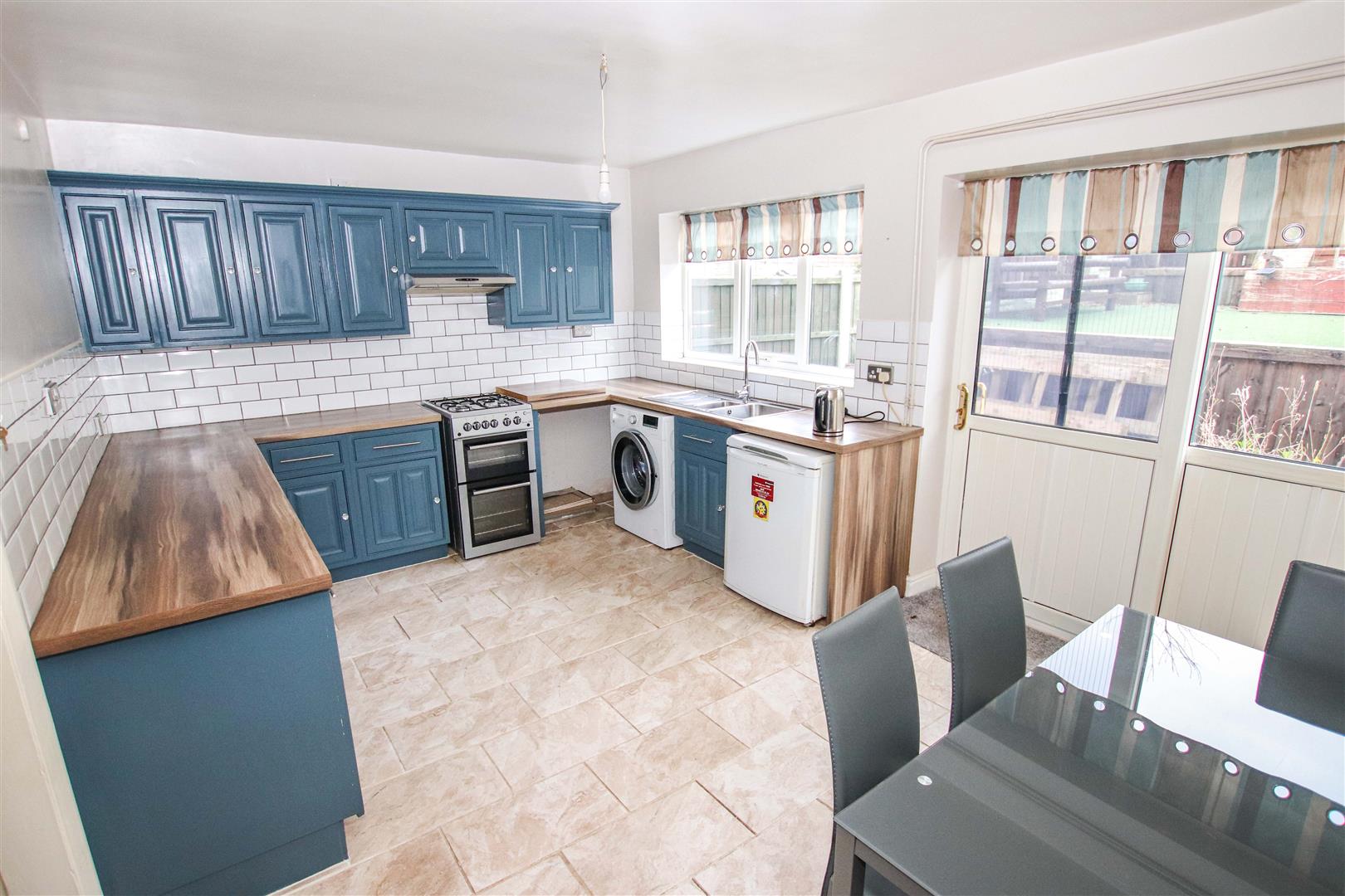 FITTED KITCHEN / DINING ROOM